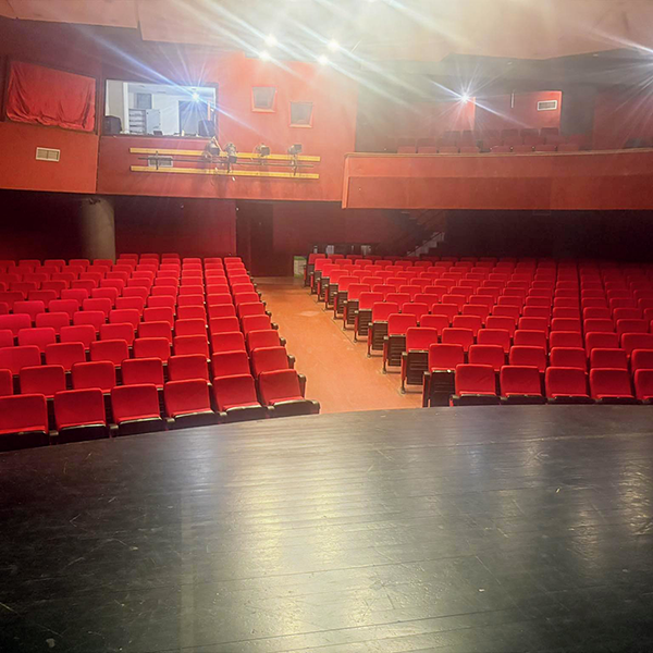 ΑΝΑΚΑΙΝΙΣΗ ΘΕΑΤΡΙΚΩΝ ΚΑΘΙΣΜΑΤΩΝ 01