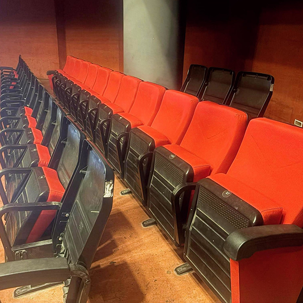 ΑΝΑΚΑΙΝΙΣΗ ΘΕΑΤΡΙΚΩΝ ΚΑΘΙΣΜΑΤΩΝ 04