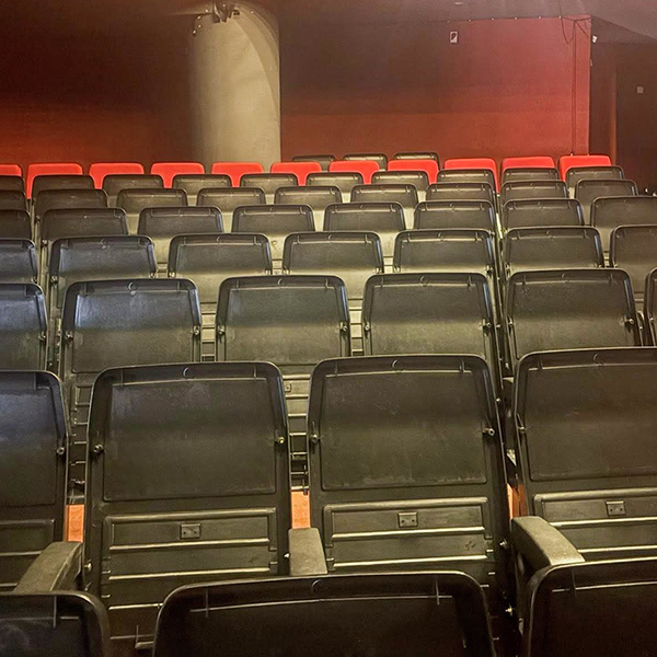 ΑΝΑΚΑΙΝΙΣΗ ΘΕΑΤΡΙΚΩΝ ΚΑΘΙΣΜΑΤΩΝ 05