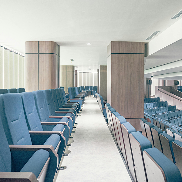 ΑΝΑΚΑΙΝΙΣΗ ΘΕΑΤΡΙΚΩΝ ΚΑΘΙΣΜΑΤΩΝ 07