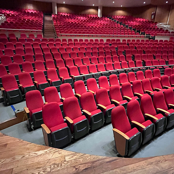 ΑΝΑΚΑΙΝΙΣΗ ΘΕΑΤΡΙΚΩΝ ΚΑΘΙΣΜΑΤΩΝ 10