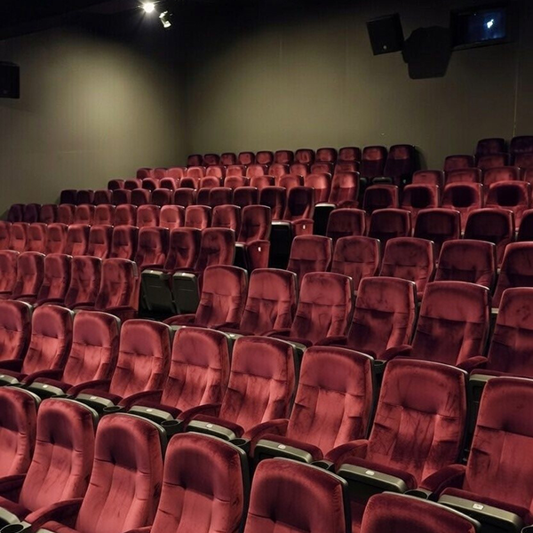 ΑΝΑΚΑΙΝΙΣΗ ΘΕΑΤΡΙΚΩΝ ΚΑΘΙΣΜΑΤΩΝ 12